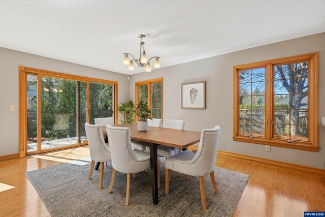 7025 SW Windemere Lp, Portland, OR 97225