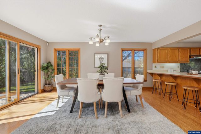 7025 SW Windemere Lp, Portland, OR 97225