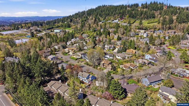 7025 SW Windemere Lp, Portland, OR 97225