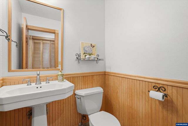 7025 SW Windemere Lp, Portland, OR 97225