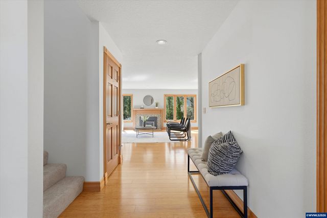 7025 SW Windemere Lp, Portland, OR 97225