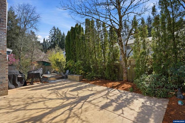 7025 SW Windemere Lp, Portland, OR 97225