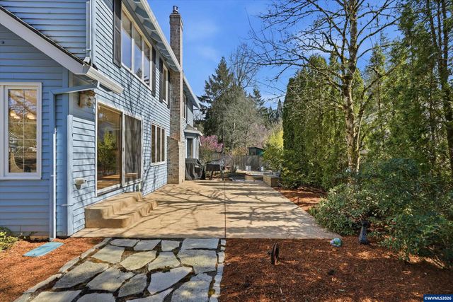 7025 SW Windemere Lp, Portland, OR 97225