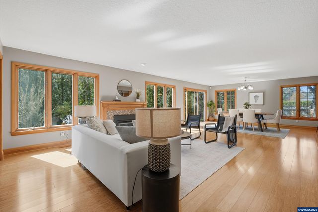 7025 SW Windemere Lp, Portland, OR 97225