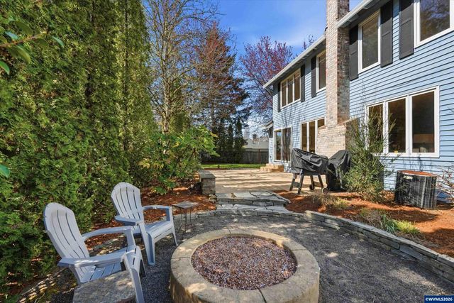 7025 SW Windemere Lp, Portland, OR 97225