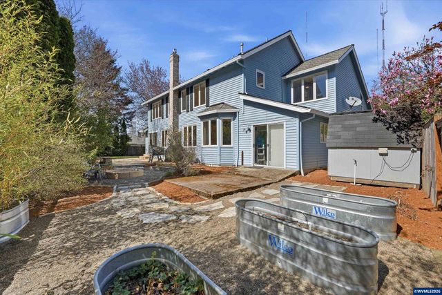 7025 SW Windemere Lp, Portland, OR 97225