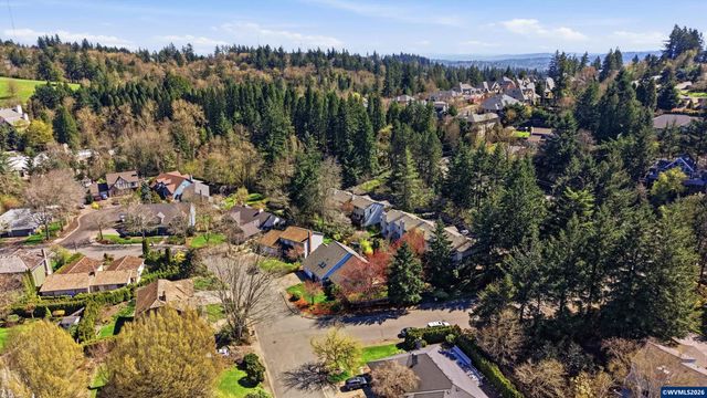 7025 SW Windemere Lp, Portland, OR 97225