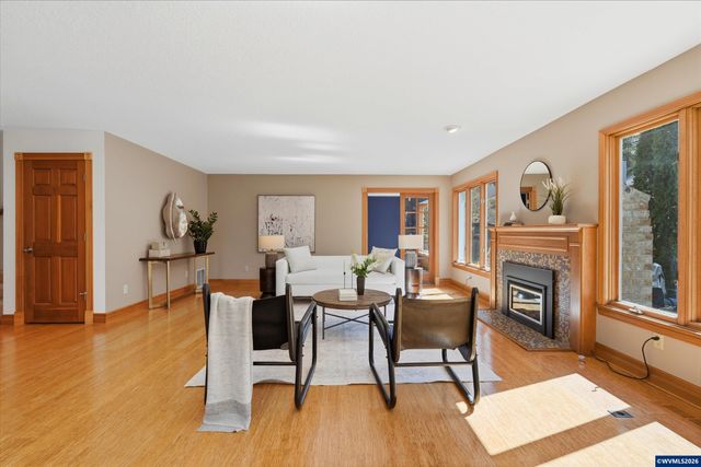 7025 SW Windemere Lp, Portland, OR 97225