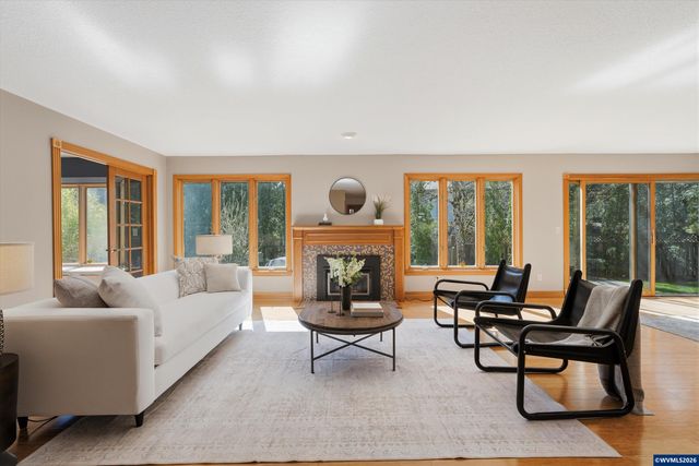 7025 SW Windemere Lp, Portland, OR 97225