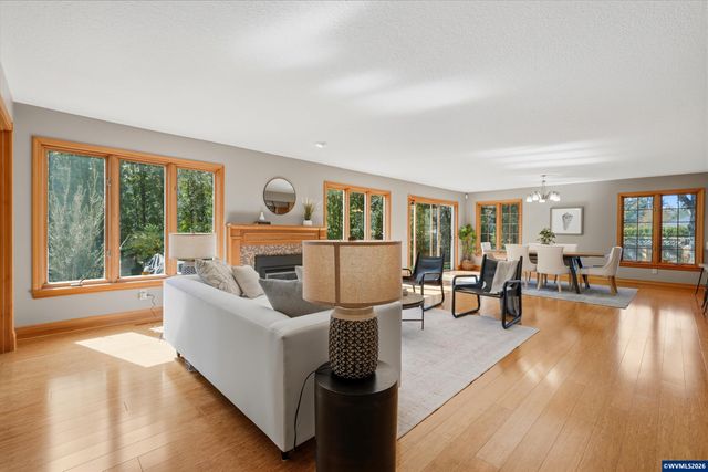 7025 SW Windemere Lp, Portland, OR 97225