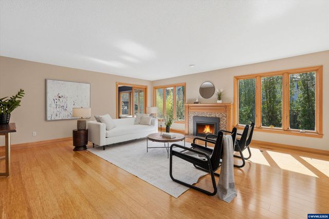 7025 SW Windemere Lp, Portland, OR 97225