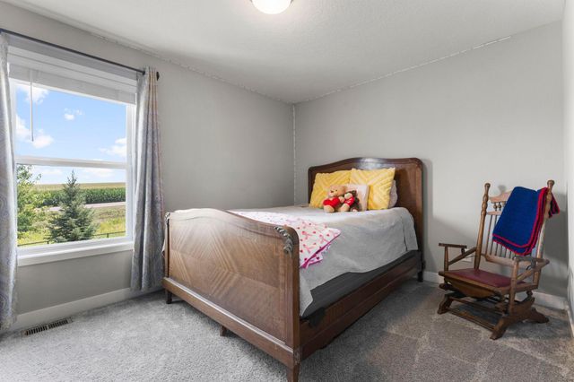 1131 Stonebridge Path, Jordan, MN 55352