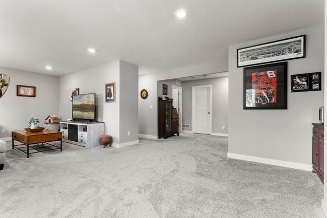 1131 Stonebridge Path, Jordan, MN 55352