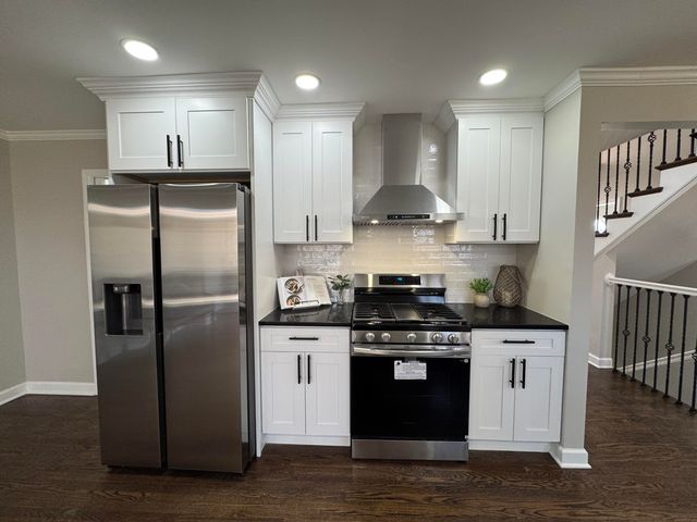 3807 Waxwing Court, Valparaiso, IN 46383