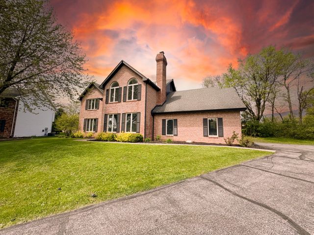 3807 Waxwing Court, Valparaiso, IN 46383