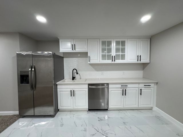 3807 Waxwing Court, Valparaiso, IN 46383