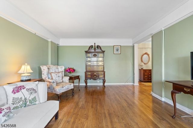 10 Crestmont Rd 3L, Montclair Twp., NJ 07042
