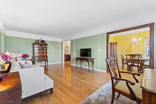 10 Crestmont Rd 3L, Montclair Twp., NJ 07042