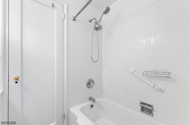 10 Crestmont Rd 3L, Montclair Twp., NJ 07042