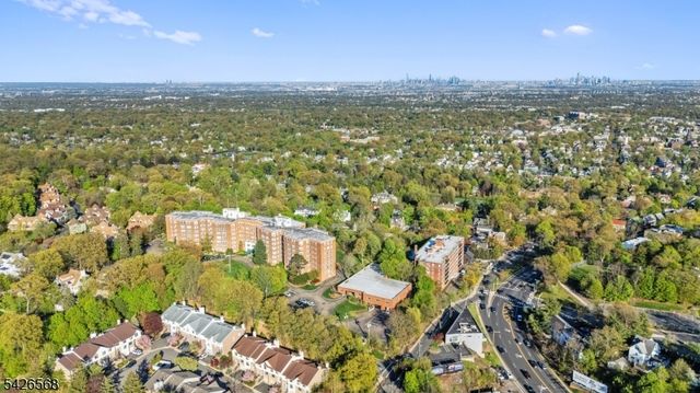 10 Crestmont Rd 3L, Montclair Twp., NJ 07042