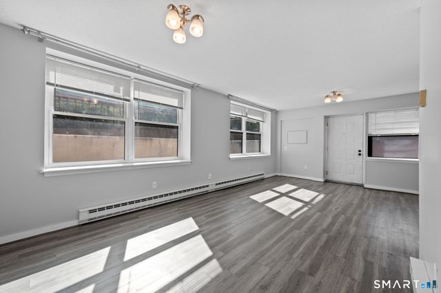 201 College Street 20, Middletown, CT 06457