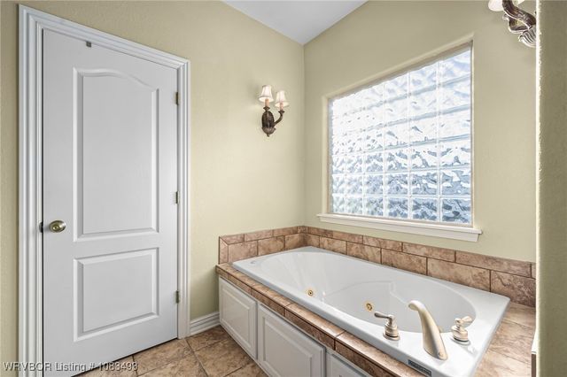 1526 Saratoga Court, Van Buren, AR 72956