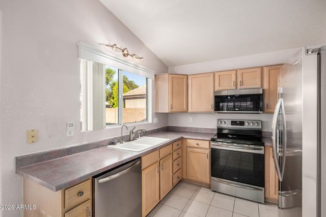 10824 W VENTANA Drive, Peoria, AZ 85373