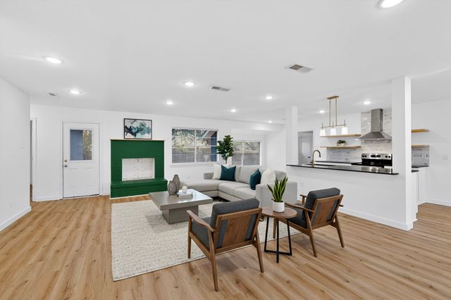 400 Casa Bello Court, Irving, TX 75062