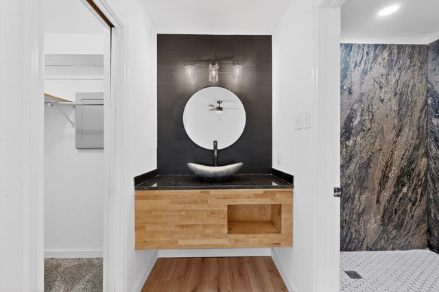 400 Casa Bello Court, Irving, TX 75062