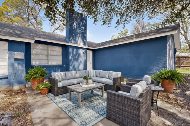 400 Casa Bello Court, Irving, TX 75062