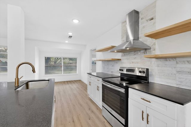 400 Casa Bello Court, Irving, TX 75062