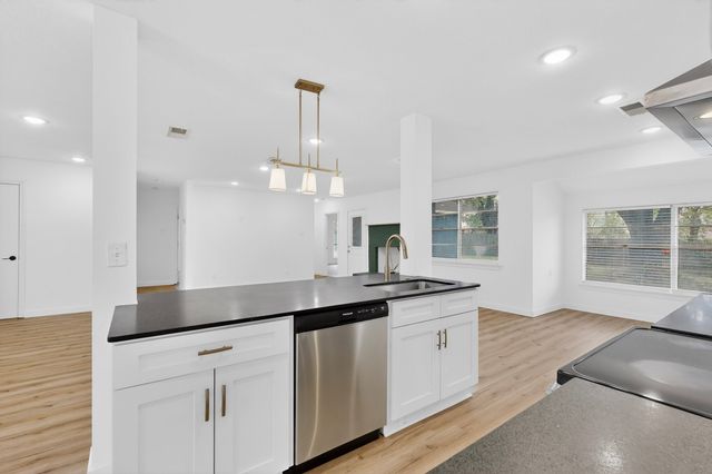 400 Casa Bello Court, Irving, TX 75062