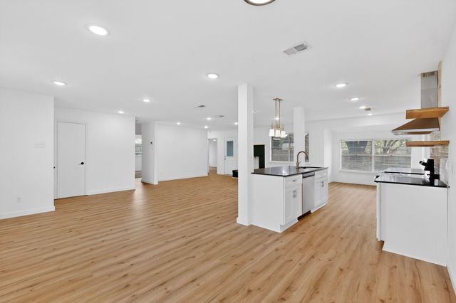 400 Casa Bello Court, Irving, TX 75062