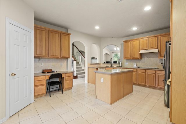 5111 Maple Hill Trail, Houston, TX 77345
