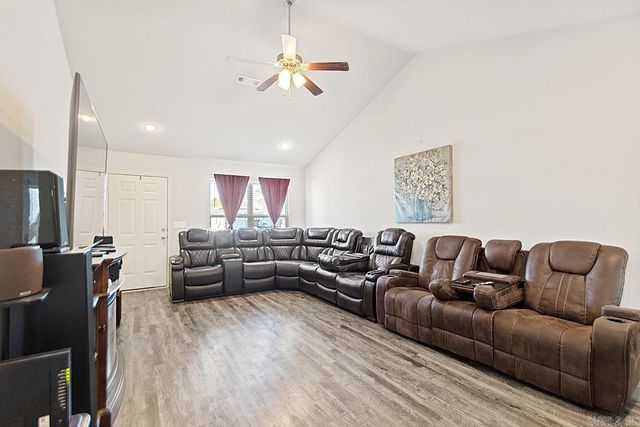 1040 Santa Fe Trl, Bauxite, AR 72011