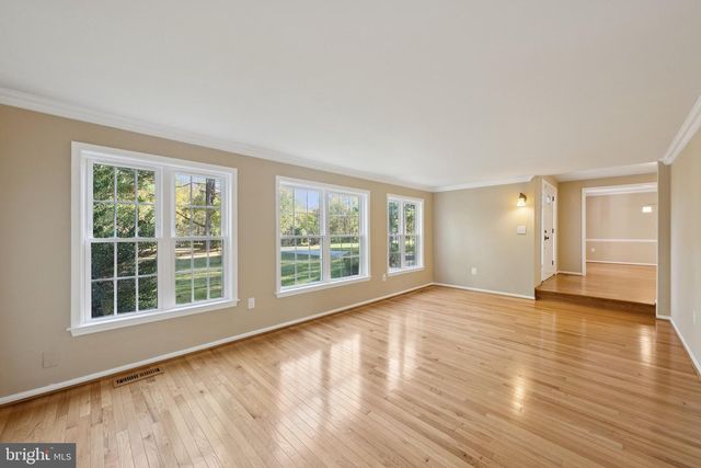 6102 KINGS COLOR DR, Fairfax, VA 22030