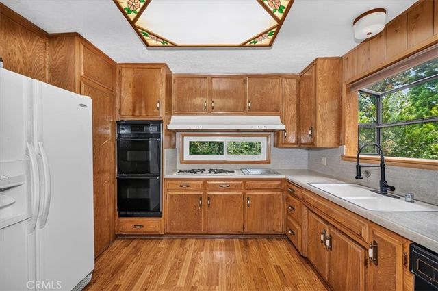 556 Pioneer, Lake Arrowhead, CA 92352