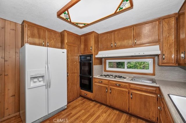 556 Pioneer, Lake Arrowhead, CA 92352