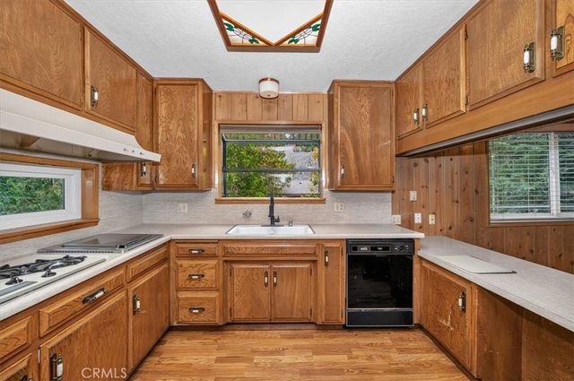 556 Pioneer, Lake Arrowhead, CA 92352
