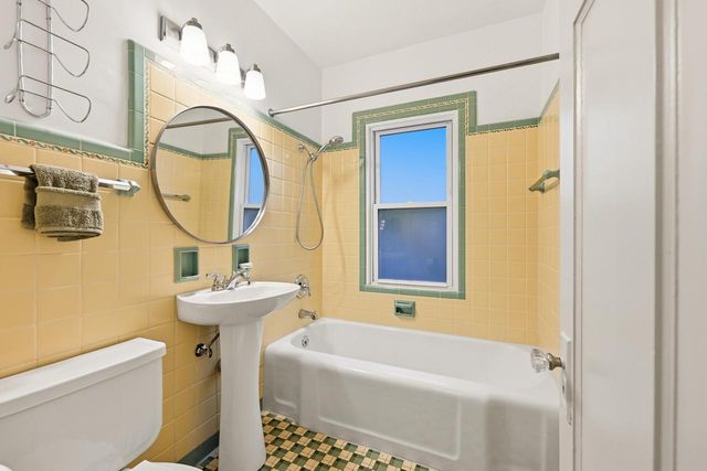 3074 S Wentworth AVENUE, Milwaukee, WI 53207