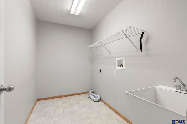 6550 Blackstone Road, Lincoln, NE 68526