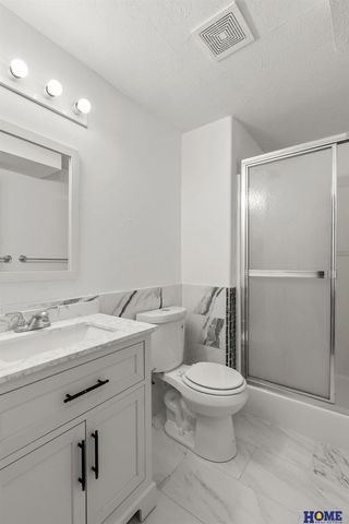 6550 Blackstone Road, Lincoln, NE 68526