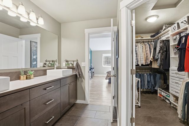 5515 S Russell Ln, Spokane, WA 99224