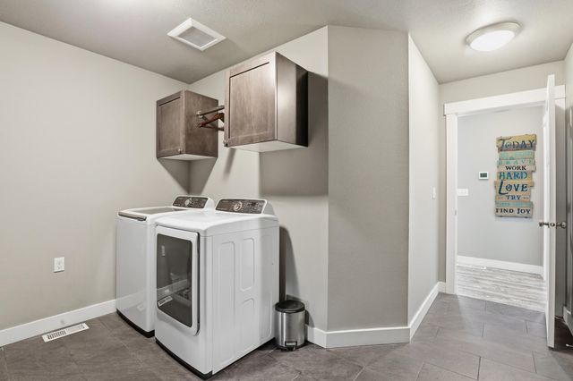 5515 S Russell Ln, Spokane, WA 99224