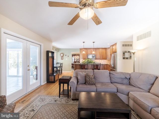 1 DENTON CIR, Newtown, PA 18940