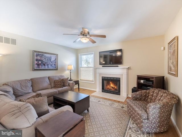 1 DENTON CIR, Newtown, PA 18940