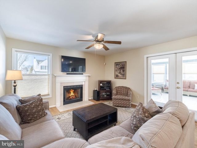 1 DENTON CIR, Newtown, PA 18940