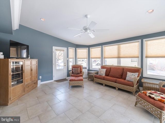 1 DENTON CIR, Newtown, PA 18940