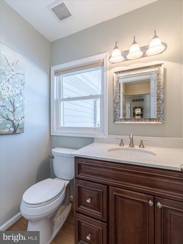 1 DENTON CIR, Newtown, PA 18940