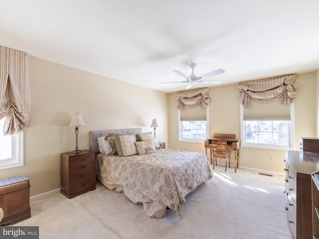 1 DENTON CIR, Newtown, PA 18940